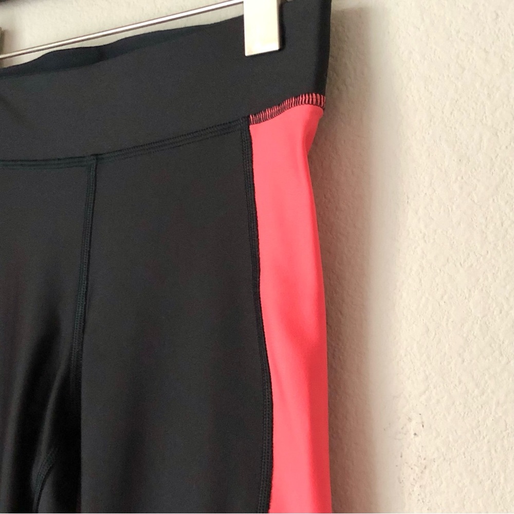 CLOSEOUT \Under Armour\• Compression Crop Leggings - Picture 8 of 16